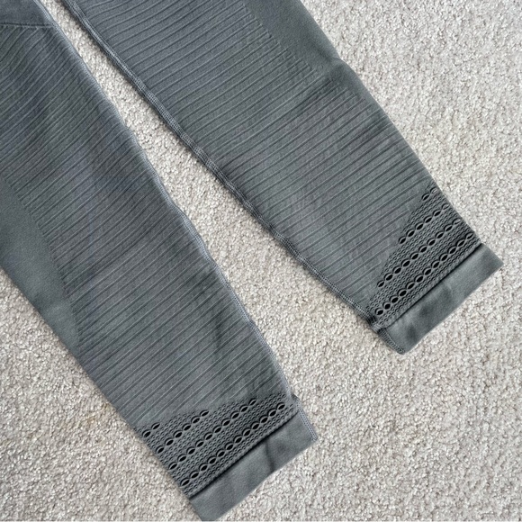 Gymshark | Vital Seamless Leggings | GREY - SMALL - Picture 7 of 9